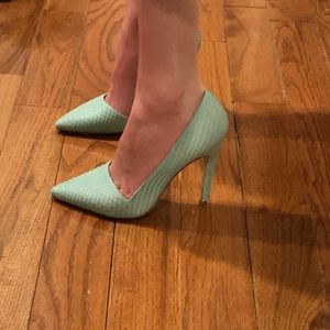 Alice and Olivia pumps